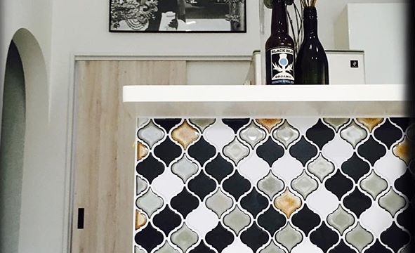 web内覧会でキッチンカウンターのコラベルタイルなど紹介