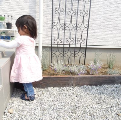 DIYしたおしゃれな花壇