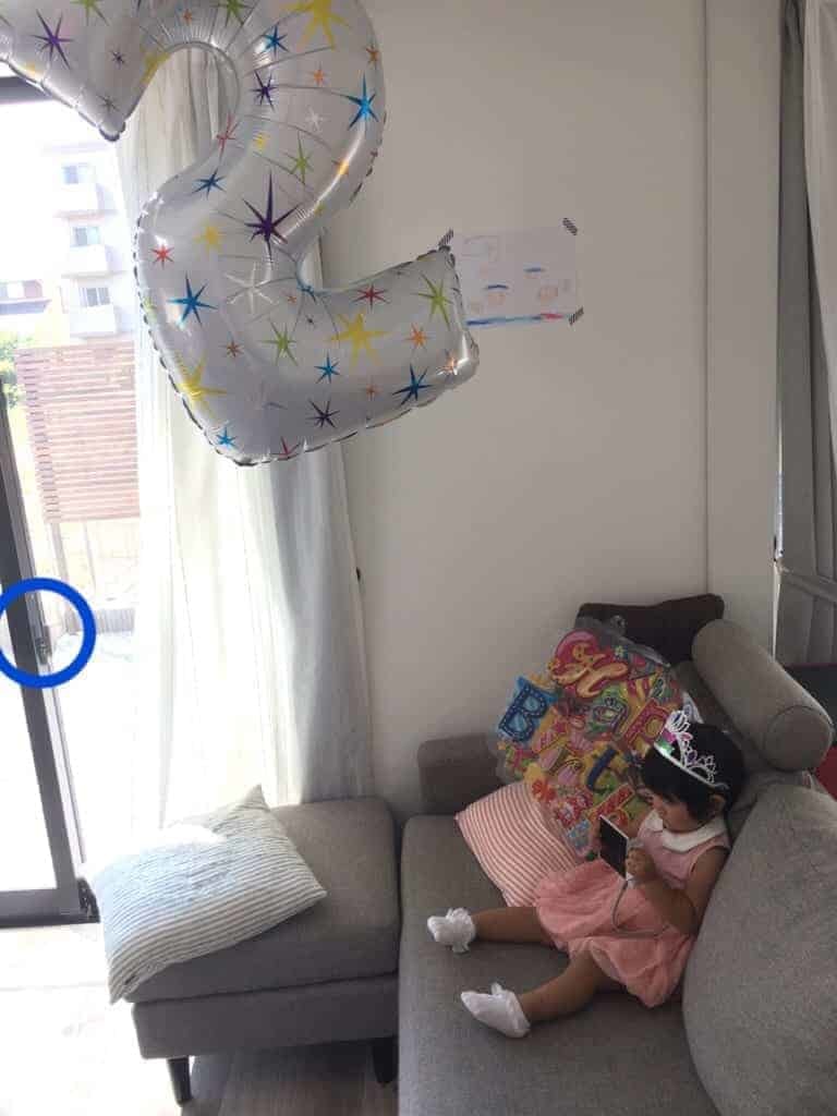 窓の鍵の高さ