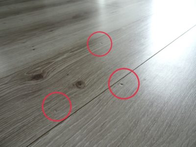 床の傷