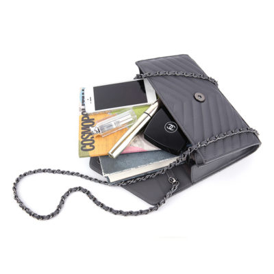 大容量のショルダーバッグ