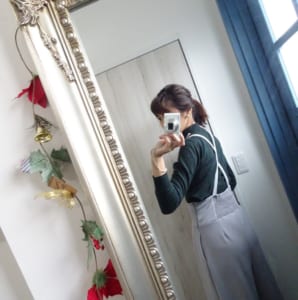 サロペットの後姿