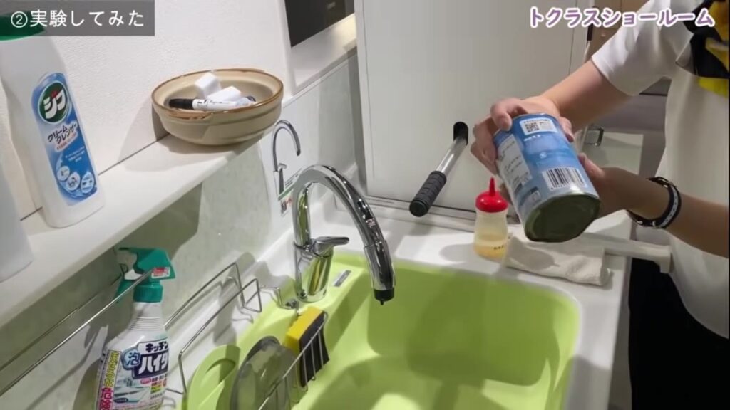 中身の入った缶を人造大理石のシンクに落とす実験