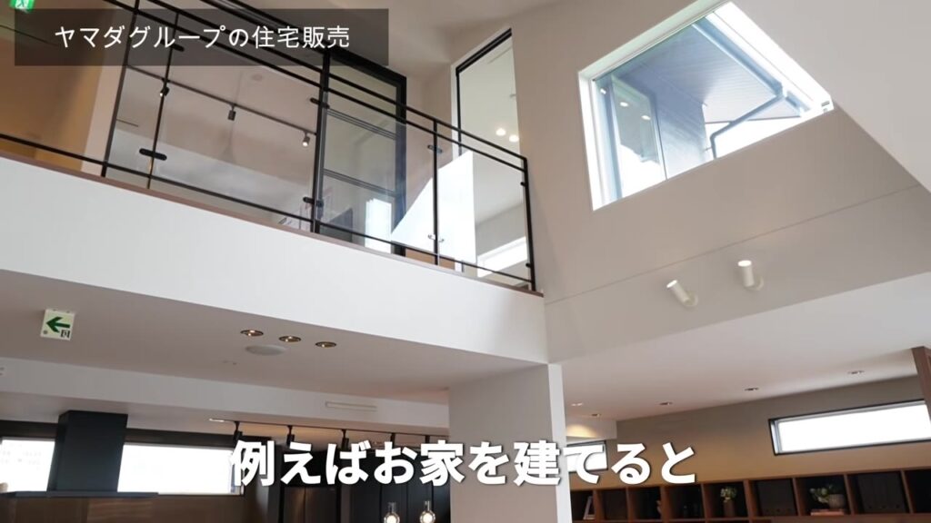 ヤマダホームズのモデルハウスの吹き抜けと2階ホール