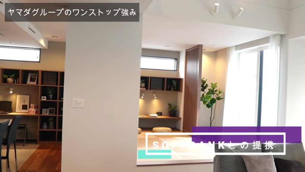 ヤマダホームズのモデルハウスの小上がりとリビング