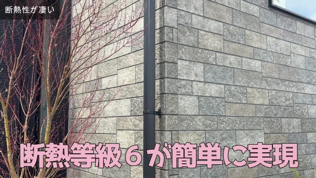 ヤマダホームズ大垣展示場の石張り風の外壁