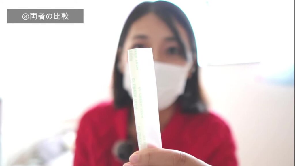 透明で細いスキマプロテクトを手に持って紹介
