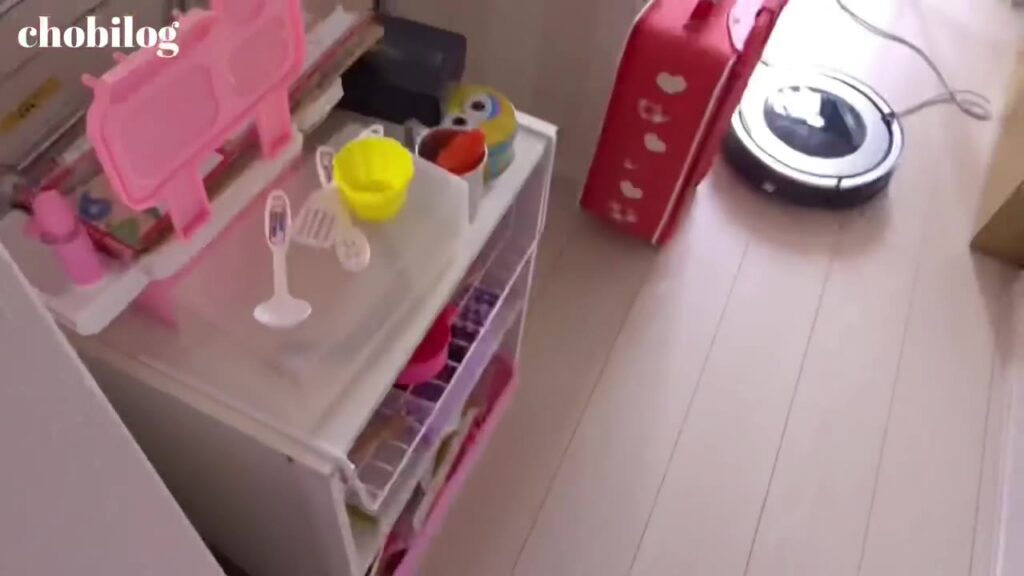 2階の廊下に溢れているおもちゃや荷物