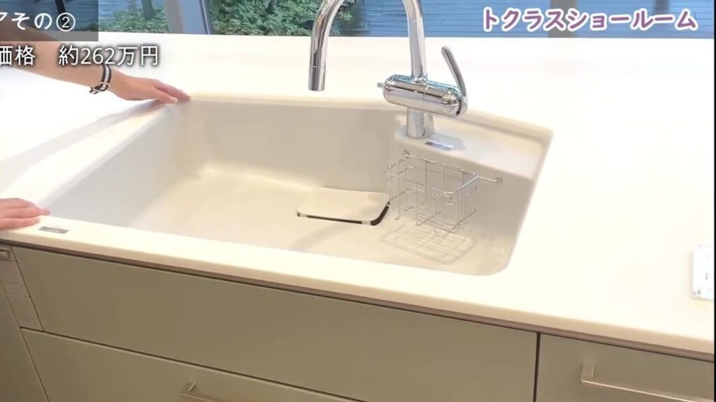 トクラス コラージアその② 白いカウンターと奥までシンク