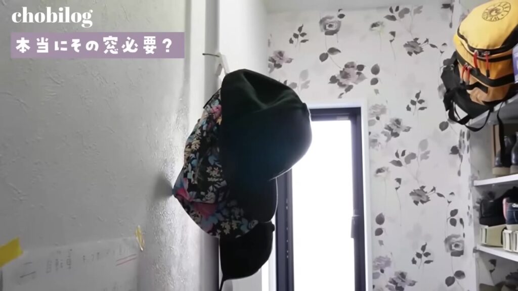 シューズクローゼットの窓