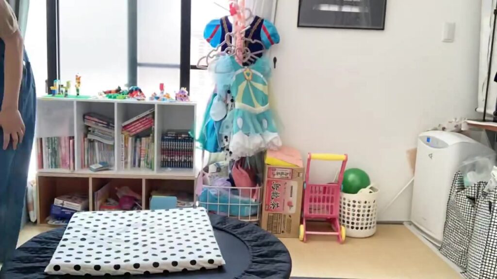 和室のおもちゃ部屋。本棚やおもちゃのワゴン