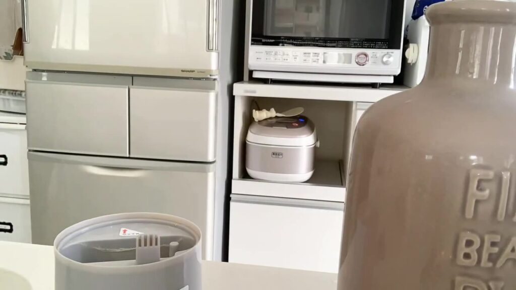 分解した加湿器のパーツ