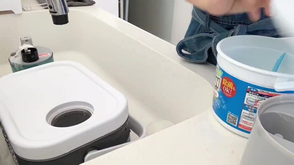 加湿器のパーツをつけ置きして洗う