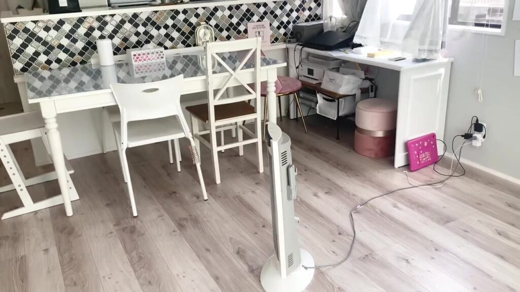 片付け後のダイニング。床に物がない状態