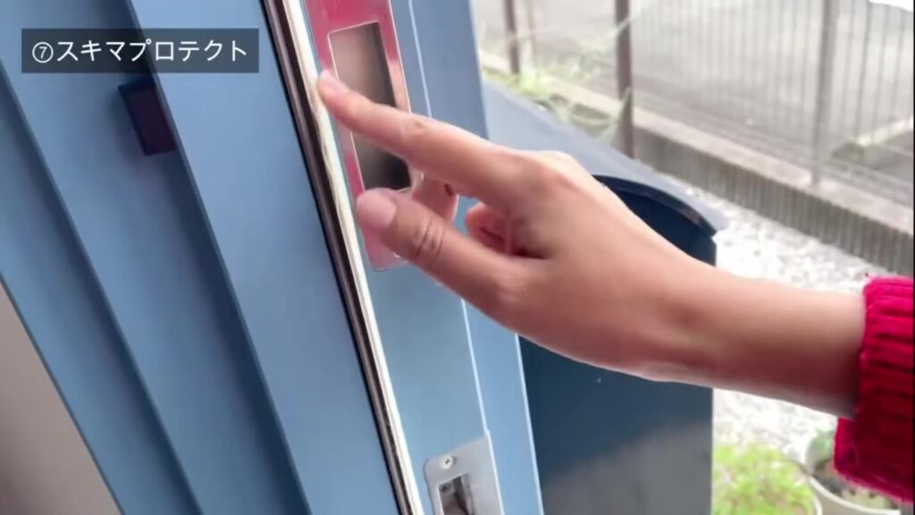 玄関ドアに貼ったスキマプロテクトの耐久性