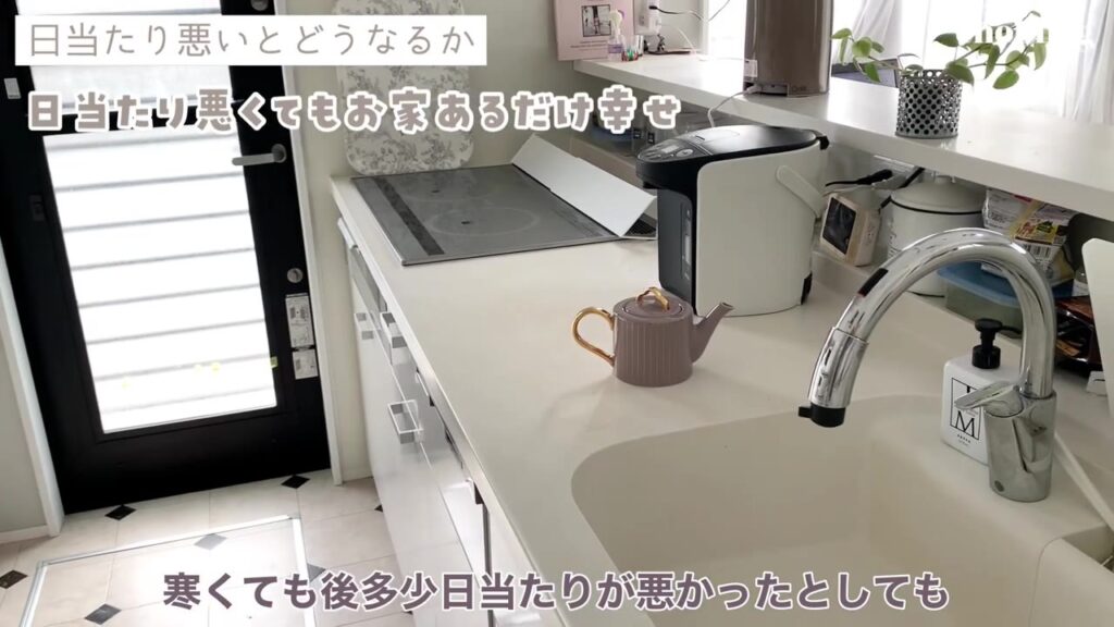 キッチンから見た東側の勝手口