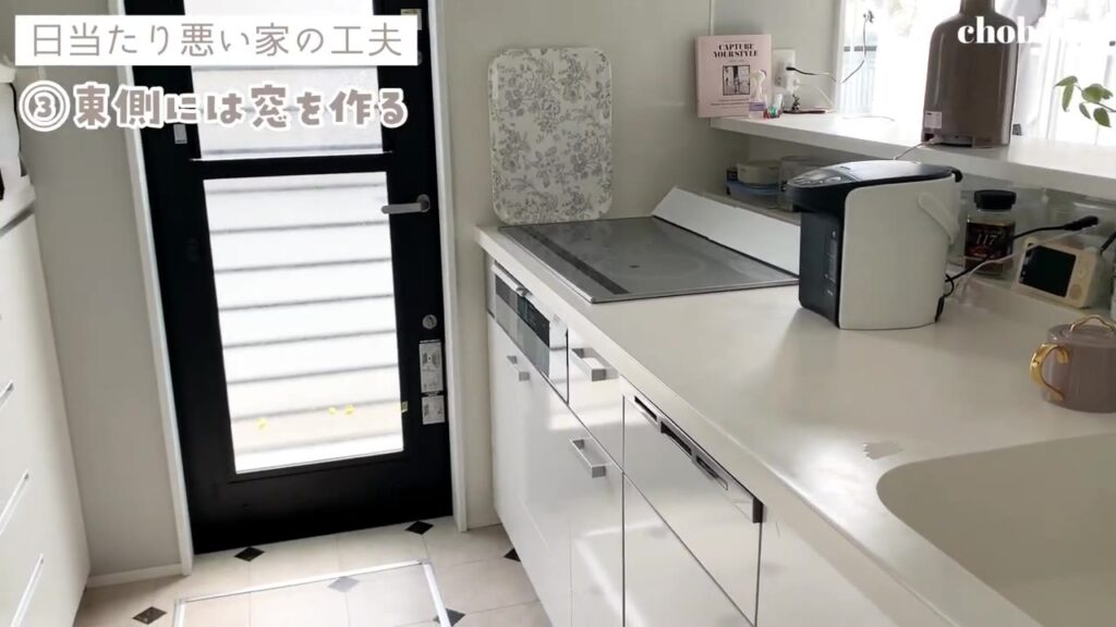 東側に作ったキッチンの勝手口