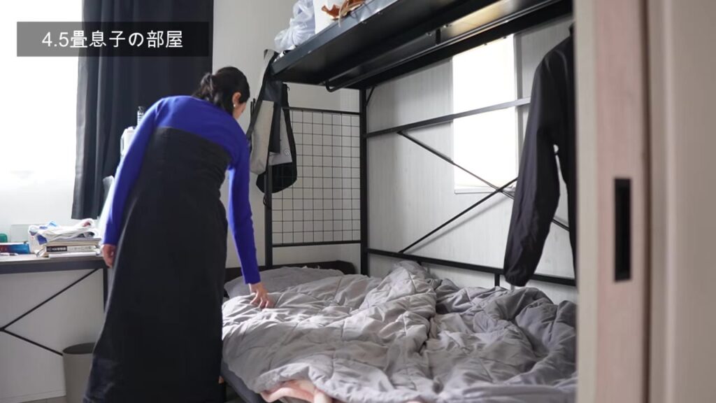 4.5畳の男の子の子供部屋とニトリのベッド棚