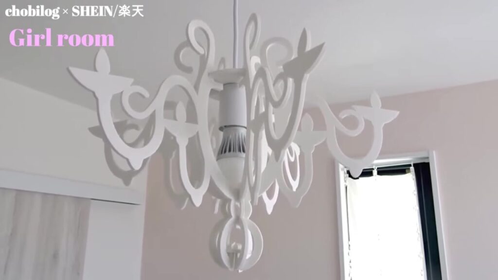 アパートで買った白いシャンデリア風の照明 子供部屋