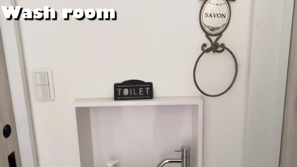 廊下の埋め込み式手洗い